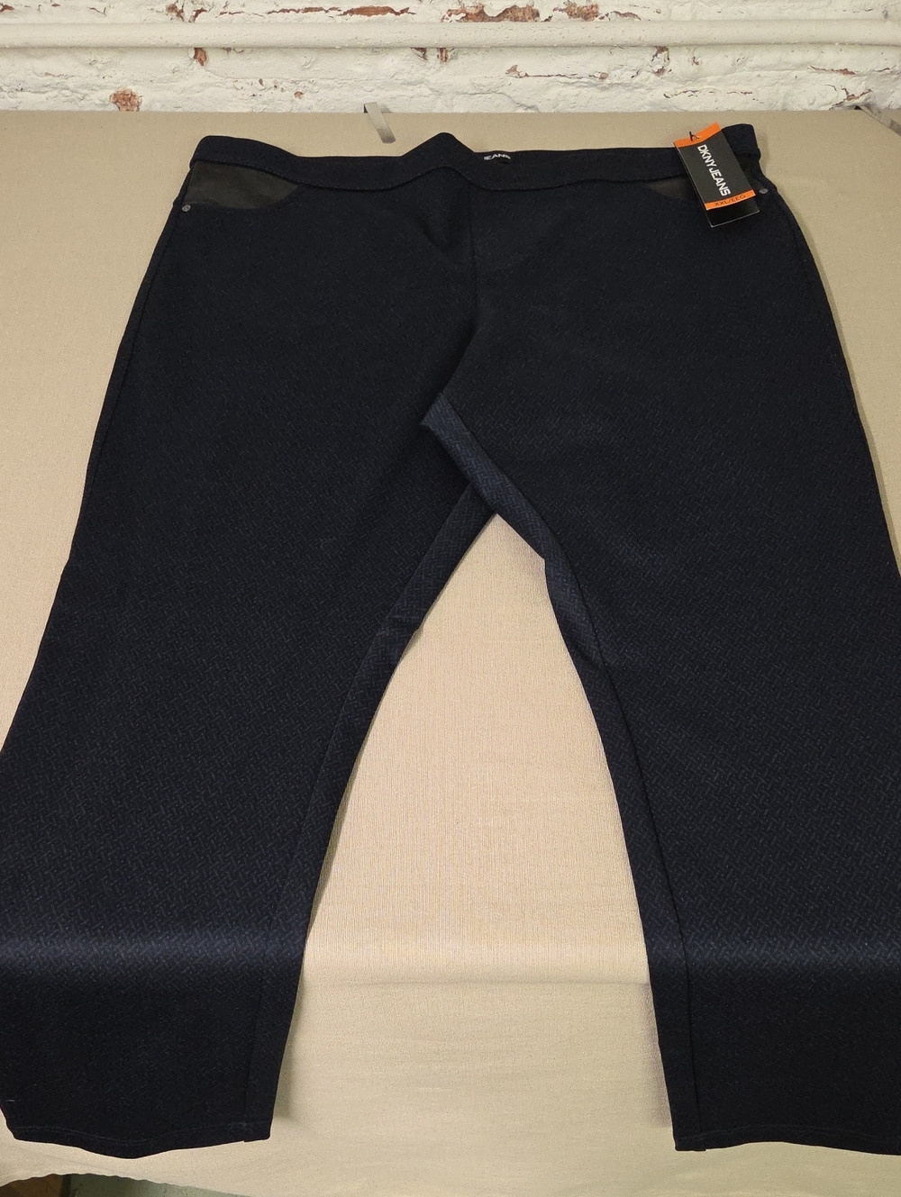 DNKY NWT Black/Navy Pants Size Xxl